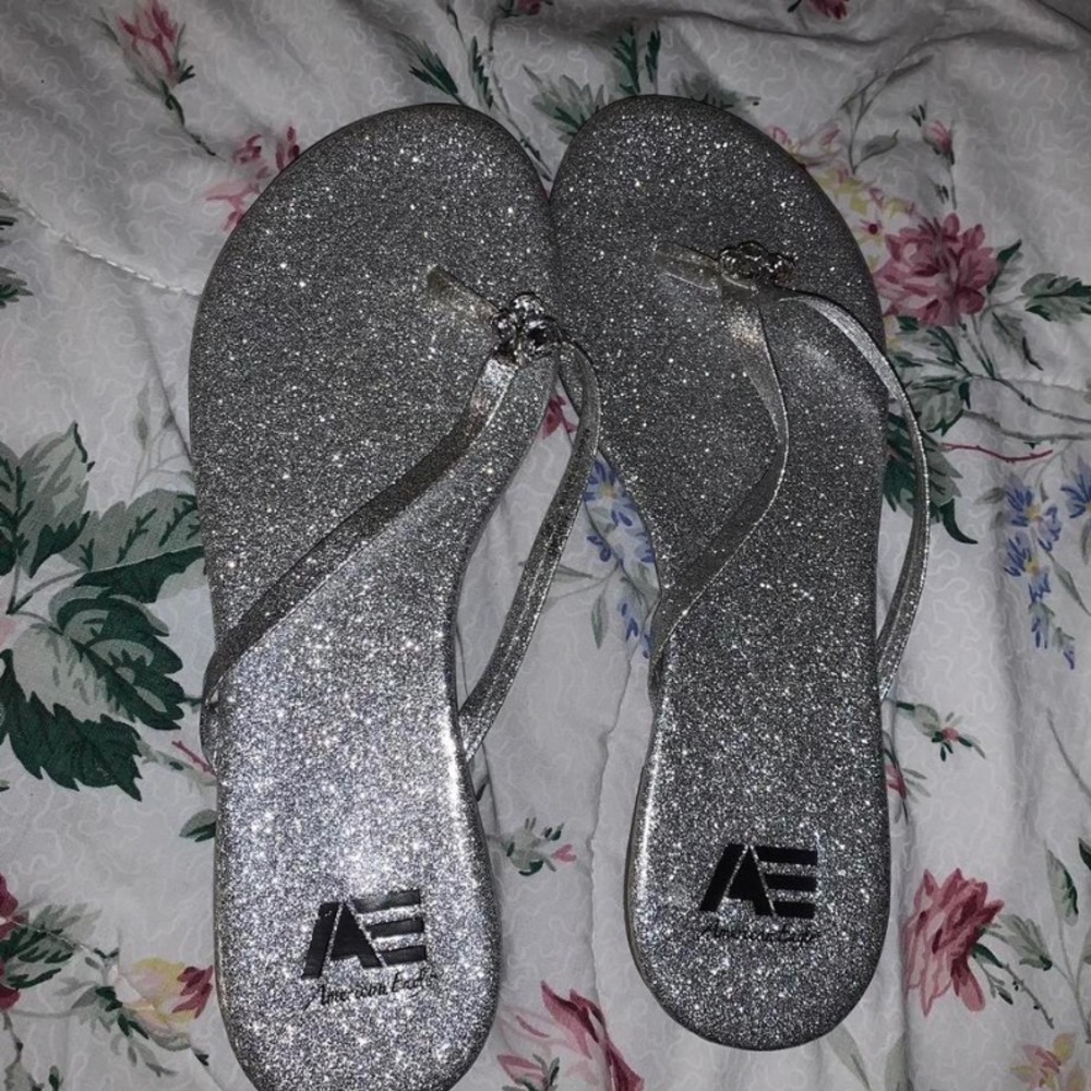 american eagle 2000s silver flip flops